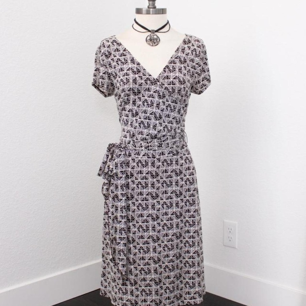 Vintage Liz Claiborne y2k chic midi brown and white dress with a feminine fit